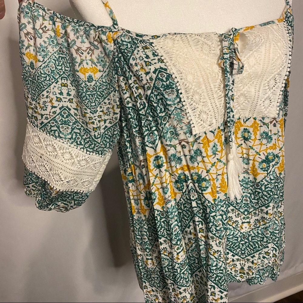 🌟2 for $20 Boutique cold shoulder top